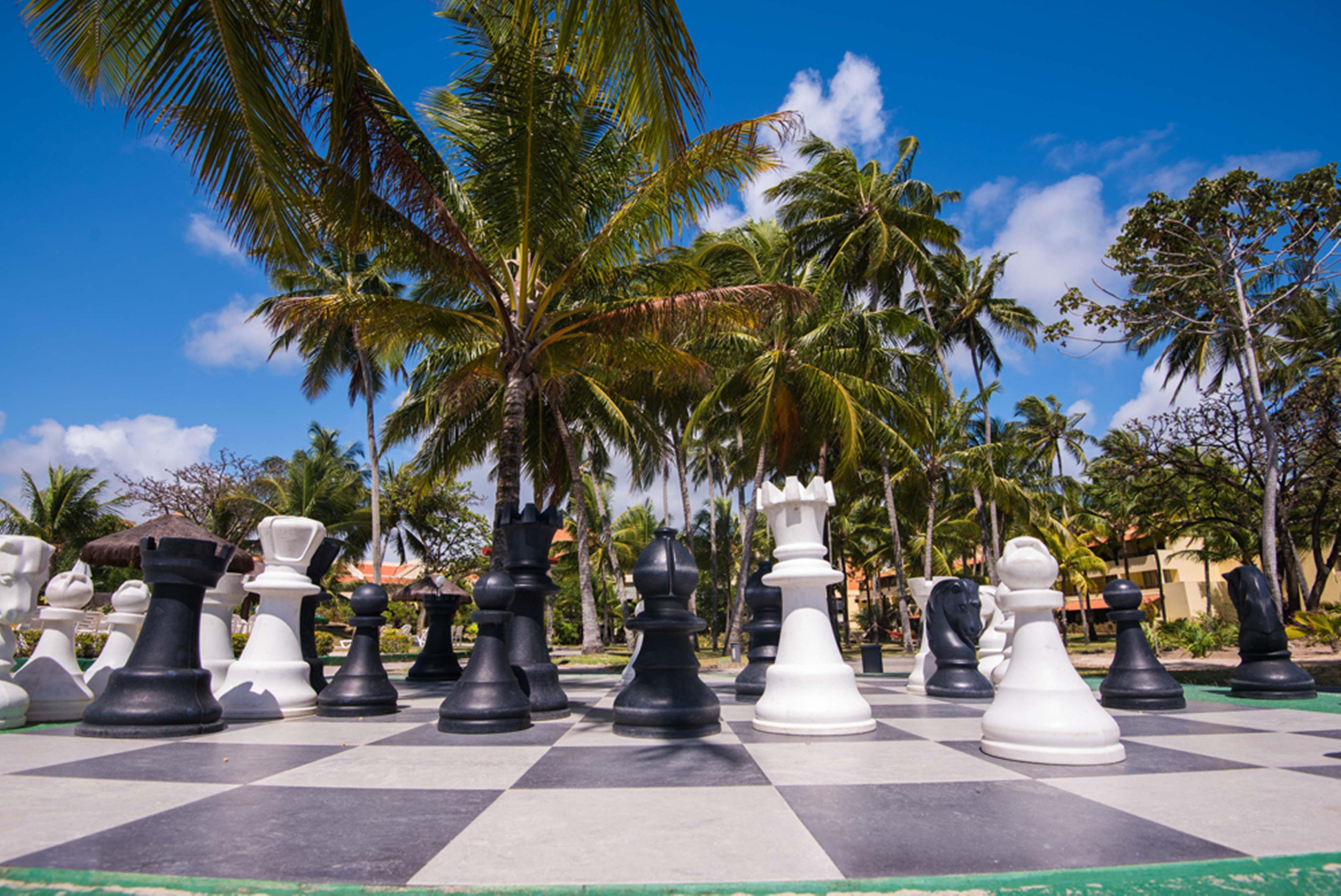 Vila Galé Eco Resort do Cabo - All Inclusive Cabo de Santo Agostinho Exteriér fotografie A giant chess set in the resort